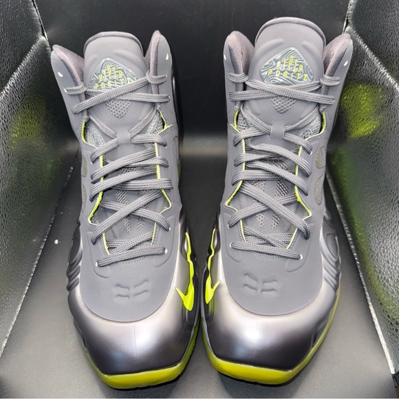 Size 10.5 -Nike Air Max Hyperposite Atomic Green 524862-003 Preowned Excellent